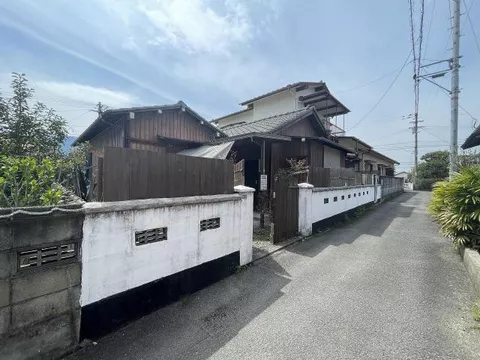 Niihama-shi, Niihama 2F 9DK

2,550,000 yen