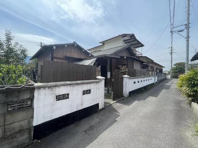 Niihama-shi, Niihama 2F 9DK

2,550,000 yen
