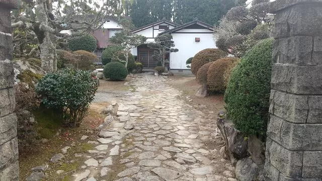 43 minutes on foot from JR Karatsu Line "Nishi-Karatsu" Station [Bus available] 5 minutes walk from Karubo Entrance bus stop