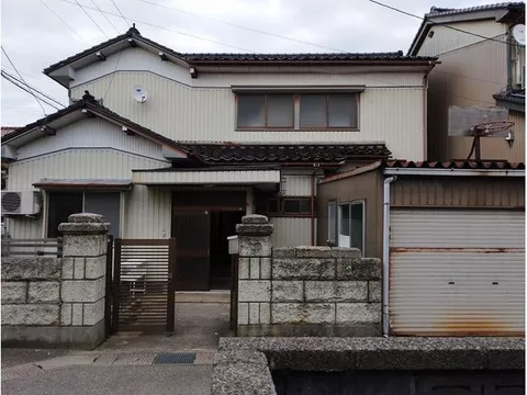 Ogifu (Shimin Byōin-mae Station) 3,000,000 yen