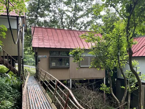 55 min. walk from "Kanazawa" station on the IR Ishikawa Railway [bus available]. 20 min. by bus, 3 min. walk from Odatsuno stop.