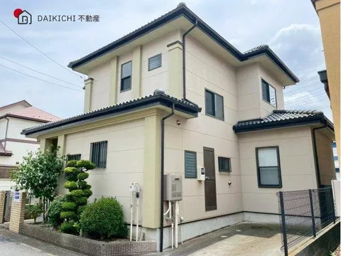 Southeast-facing with two sides of sunlight, good sunlight and ventilation♪ All rooms have storage available with a storage room! - Image 1
