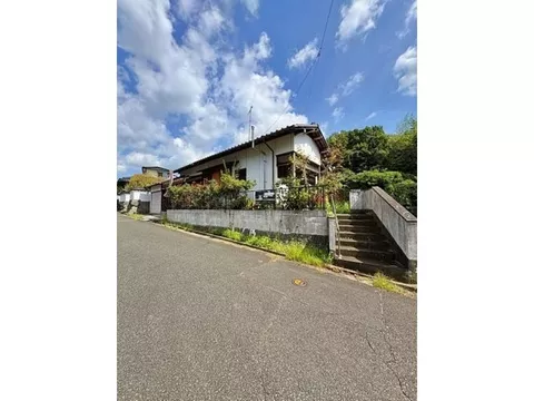 This is a popular single-story building! It comes with an electric shutter garage.