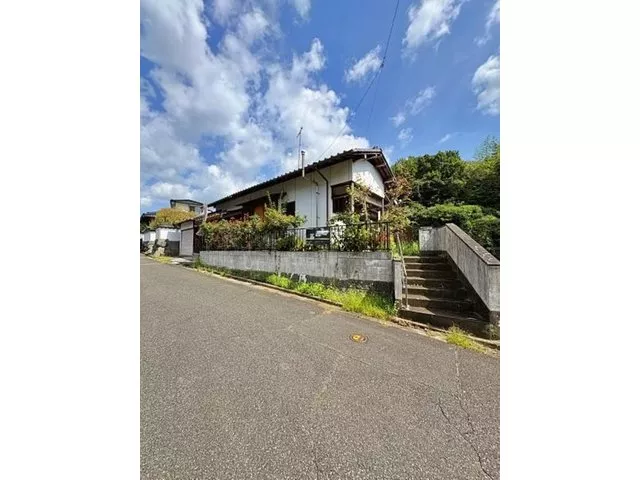 This is a popular single-story building! It comes with an electric shutter garage.