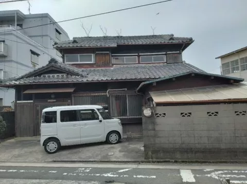 Wakayama City, Wakaura Higashi 2-chome (Wakayama City Station) 2-story building 6DK