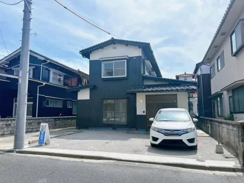 Nishifukumori-cho, Kurayoshi-shi (Kurayoshi Station) 2F 4SLDK

14,290,000 yen