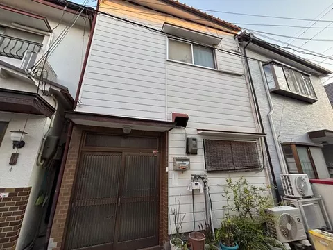 Located 11 minutes on foot from Hankyu Takarazuka Line "Shonai"! There are commercial facilities nearby!