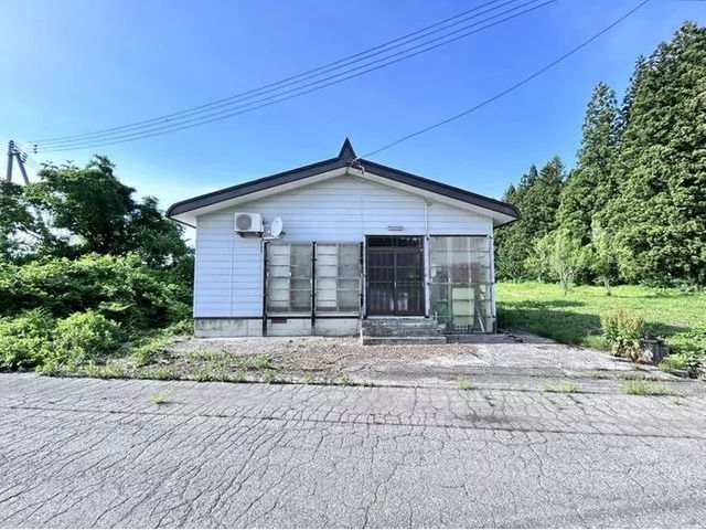 Southwest corner lot × 74.99 tsubo site and connected Japanese-style room for a relaxed lifestyle