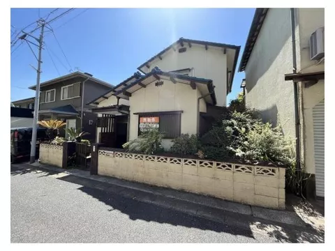 About a 7-minute walk from Tsutoya Station! Convenient location for shopping with Aeon and Trial just 3-4 minutes by car.