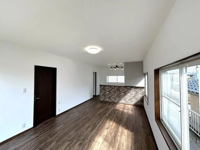[Open House Held] Interior and exterior renovations completed / Water fixtures replaced / Open kitchen