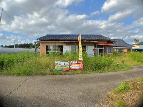 A single-story house built on a 700㎡ lot. Currently for sale at 480,000 yen!