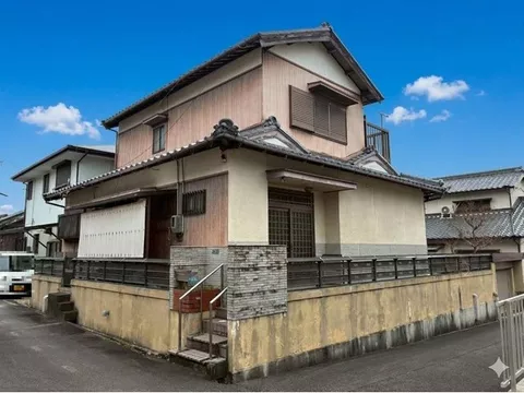 ■ Approximately 4 minutes walk from Sanco Bus "Sakuragaoka" stop ■ Approximately 5 minutes walk from Atago Elementary School ■ Northwest corner lot ■ South garden