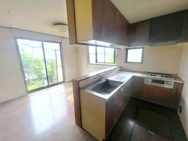 "Free online consultation available♪ Bright home with good sunlight exposure facing southwest!"