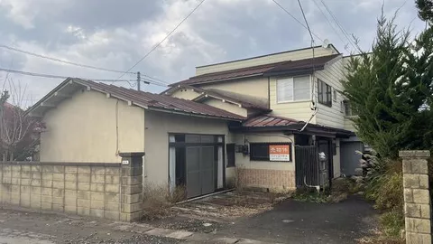 12-minute walk from JR Oga Line "Kaminita" Station