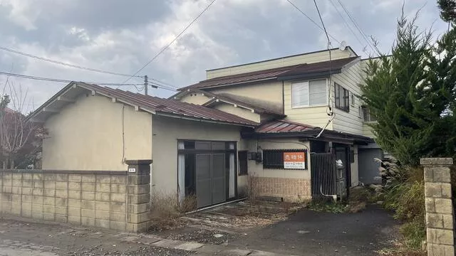 12-minute walk from JR Oga Line "Kaminita" Station