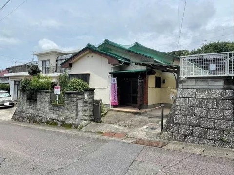 ・Quiet residential area ・Spacious 58 tsubo lot. ・Single-story construction - Image 2