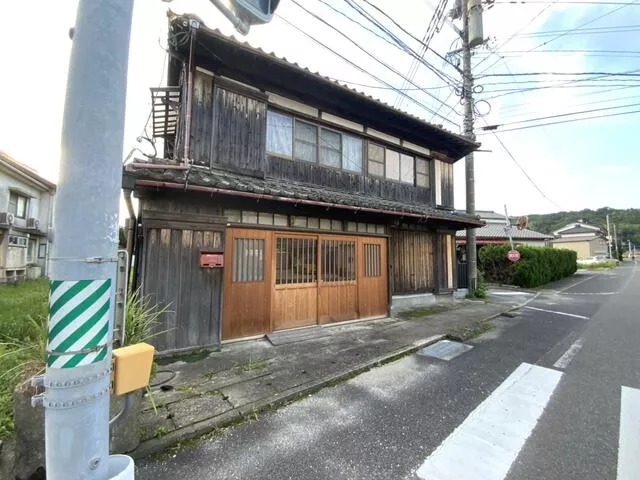Karatsu City, Hamadama Town Hamazaki (Hamazaki Station) 2-story building 7DK