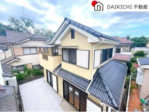 Renovation completed! Move-in ready at any time! South-facing garden with parking for 2 cars!