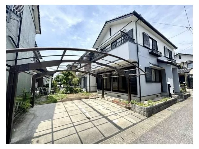 Full renovation completed in June of the 8th year of Reiwa! Ample storage, 4LDK, parking for 2 cars available, immediate delivery possible