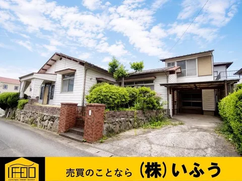 A hot spring residence located in a quiet residential area near an elementary school. Traditional calmness with two connected Japanese-style rooms.
