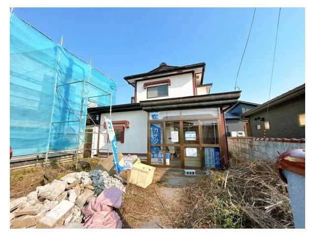 [Open House] [Interior and exterior renovation planned] [New water facilities replacement planned]