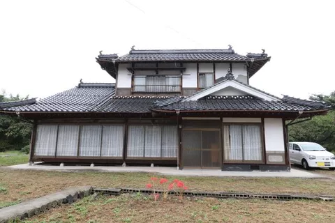 Miyoshi City, Yoshikata Town Kiyotsuna (Yoshikata Station) 2-story 8DK