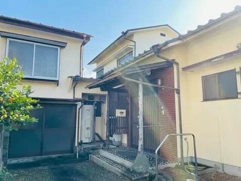 Shimo-Agawa, Iyo-shi, Iyo (Shinkawa station) 2F 6LDK

5.5 million yen