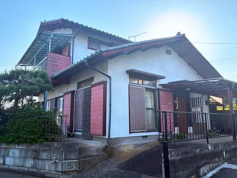Quiet residential area, south-facing with good sunlight, about 1 minute by car to National Route 18