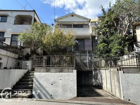Renovated in August of the 8th year of Reiwa + Immediate viewing available! ■ Located on a hill with a good view! All rooms are over 6 tatami mats.
