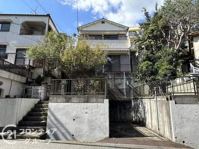 Renovated in August of the 8th year of Reiwa + Immediate viewing available! ■ Located on a hill with a good view! All rooms are over 6 tatami mats.