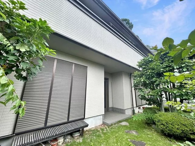 ・Two-family house constructed by Sekisui House Co., Ltd.・Due to the southern hillside, excellent sunlight and view