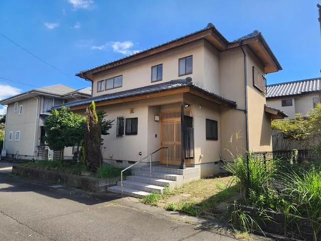 Ishioka City Minami-dai 1-chome (Ishioka Station) Two-story building 4LDK
