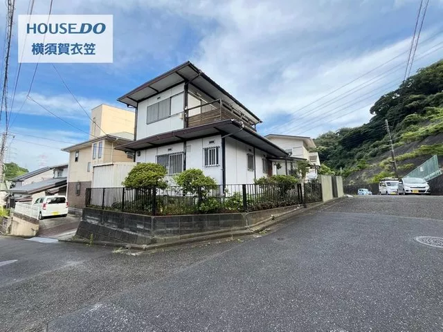 No building conditions. A plot of land with an old house where you can envision your dream home♪