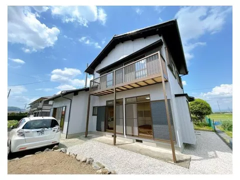 【Open house held】Interior and exterior renovation planned / New earthquake-resistant compliance / Front road width 6m / Kobe Town