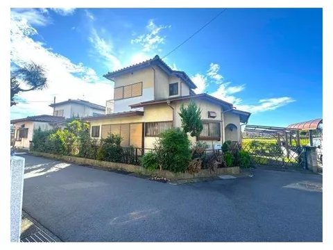 Supermarkets, convenience stores, and schools within walking distance, excellent living convenience