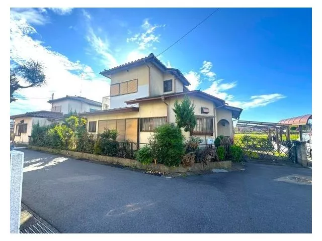 Supermarkets, convenience stores, and schools within walking distance, excellent living convenience
