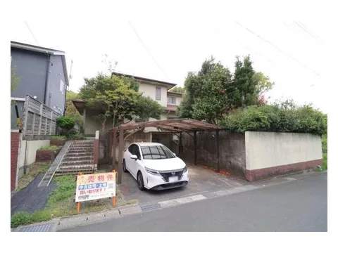 Custom-built house by Daiwa House. There is a sunny garden on the south side!