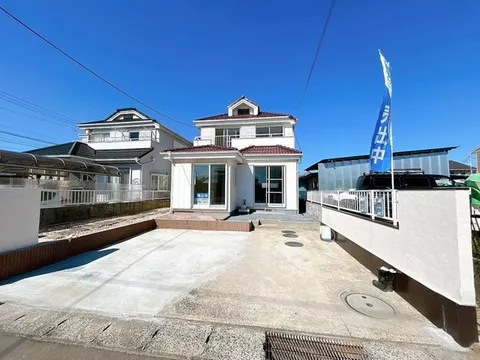 [Open House Held] [Renovated] [Immediate Move-In Available] A quiet residential area with little traffic.