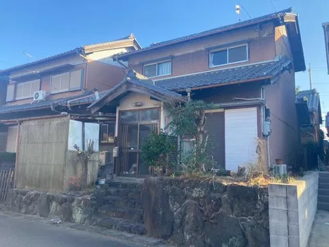 ■ About an 8-minute walk from Yoro Railway "Shimo Fukaya" Station ■ 6DK with plenty of rooms ■ About a 10-minute walk to elementary school