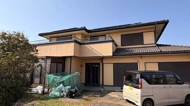 Used single-family home in Mino Town, built on spacious land by a house manufacturer, designed for two families.