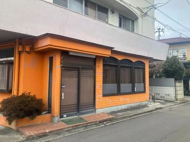 ■ About 3 minutes by car to the station, first-floor commercial property!