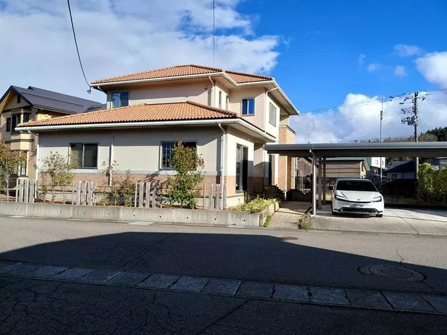 ■Built in 2009■6LDK■Land 93 tsubo■Carport for 2 cars■6-minute walk to elementary school
