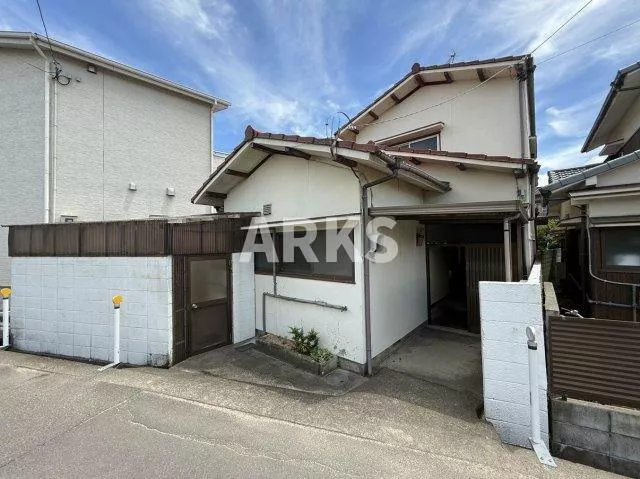 Takamatsu-cho, Takamatsu-shi, Takamatsu (Yashima Sta.) 2F 4DK

1,980,000 yen