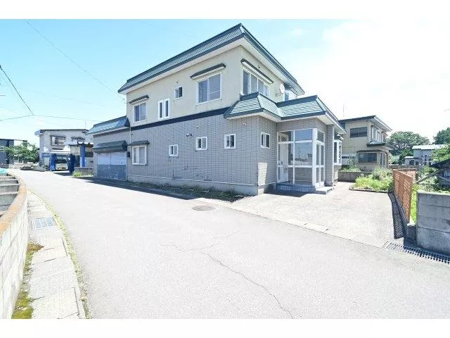 This property has a user-friendly system kitchen.