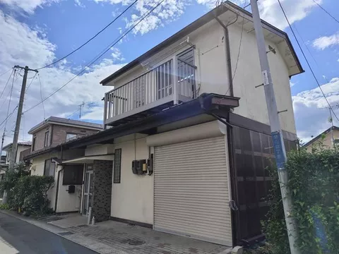 This property has many rooms and is perfect for a large family.