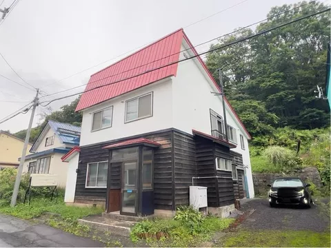 [With parking space] Otaru life + considering vacation rental use♪ A home with a striking red roof◎