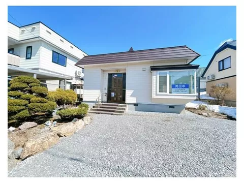 [Open House Held] [Current sale until February 23] Single-story house. Front road width about 11 m. Garden space