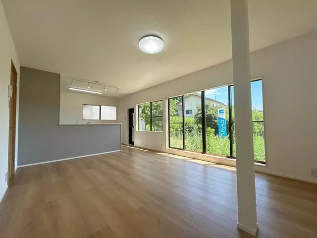 [Open House Held] [Interior and Exterior Renovation Completed] 5m wide road in front.