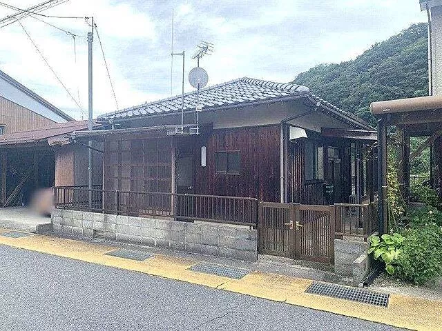 Used single-family home in Hino-gun, Hino-cho, Kurozaka, used house, 4 million yen