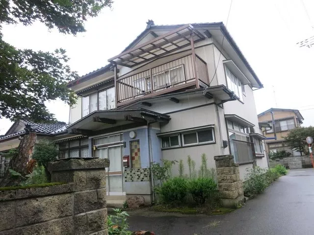 ~ Comfortable living in an environmentally friendly residential area ~ Current condition delivery ~ DIY available